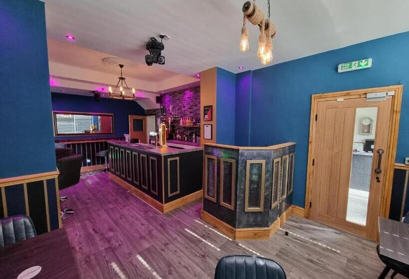 تختخواب و صبحانه Rendezvous Bar & Rooms   Adults Only
