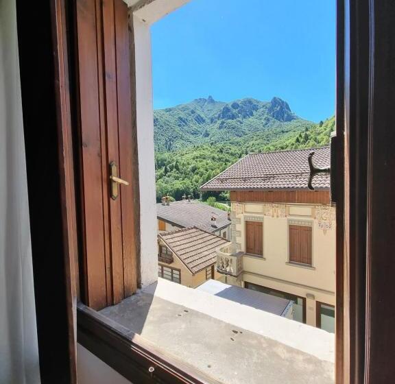 ベッドアンドブレックファースト Trattoria Albergo All Alpino