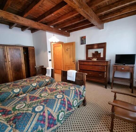 ベッドアンドブレックファースト Trattoria Albergo All Alpino
