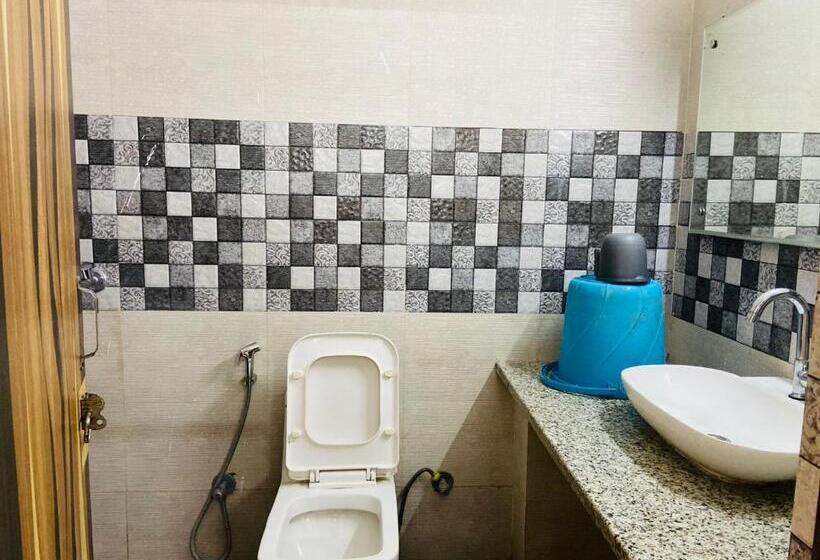 בית מלון כפרי Abuzz Oxfordcaps Agrasen Boys Hostel, Dehradun