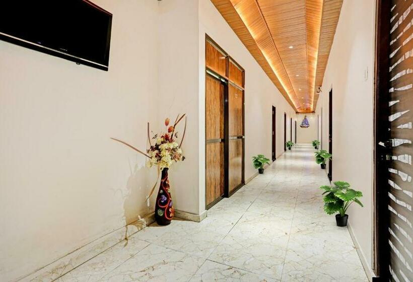 호텔 Nirvana Lodging & Boarding By Wb Inn