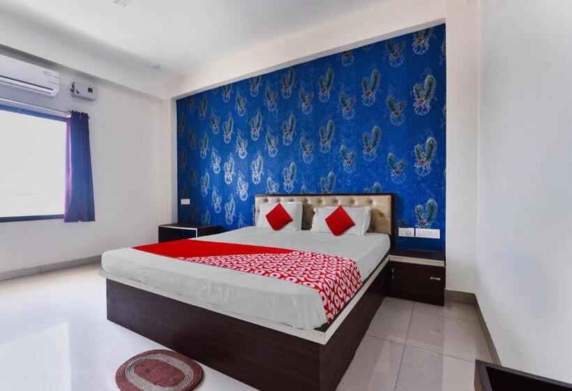 ホテル Oyo 90099 Grand Beach