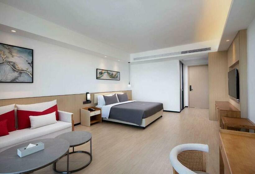 Отель Ramada Encore By Wyndham Jiusuo Downtown