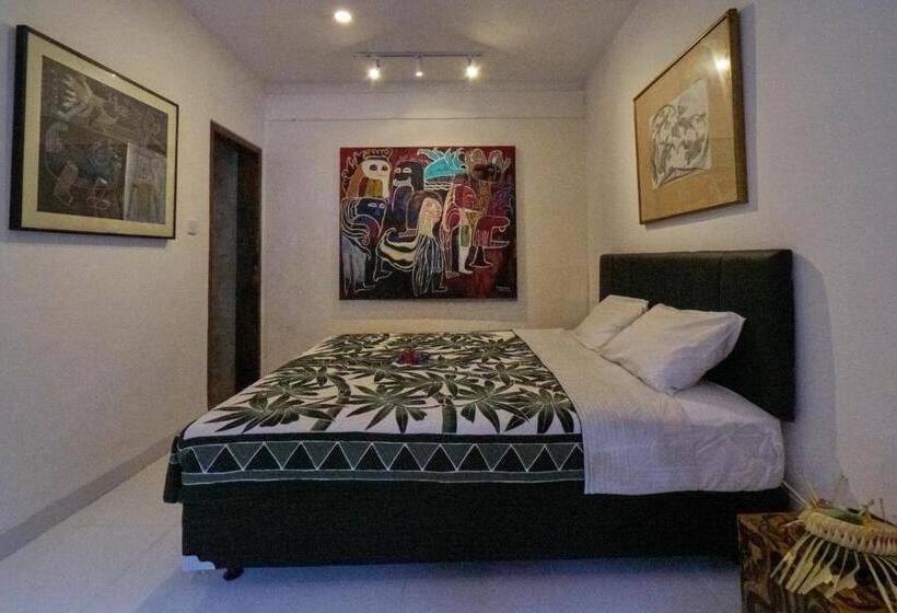 پانسیون Rumah Paros & Gallery