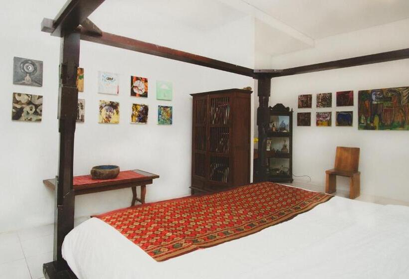 پانسیون Rumah Paros & Gallery