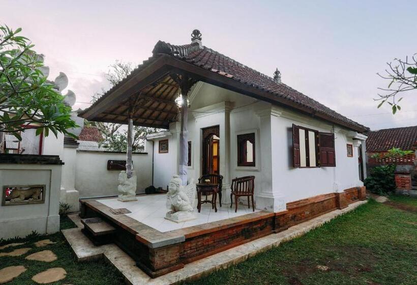 پانسیون Rumah Paros & Gallery