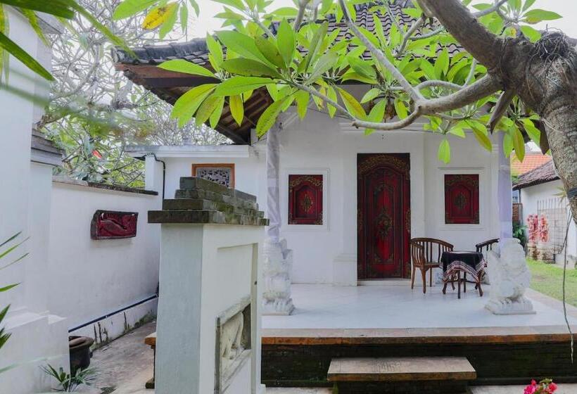 پانسیون Rumah Paros & Gallery