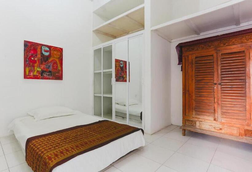 پانسیون Rumah Paros & Gallery