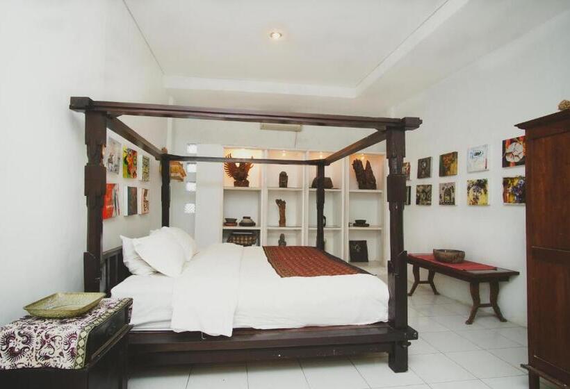 پانسیون Rumah Paros & Gallery