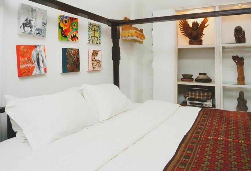 پانسیون Rumah Paros & Gallery