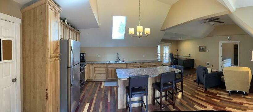 بنسيون The Loft At The Nisqually Highland Ranch