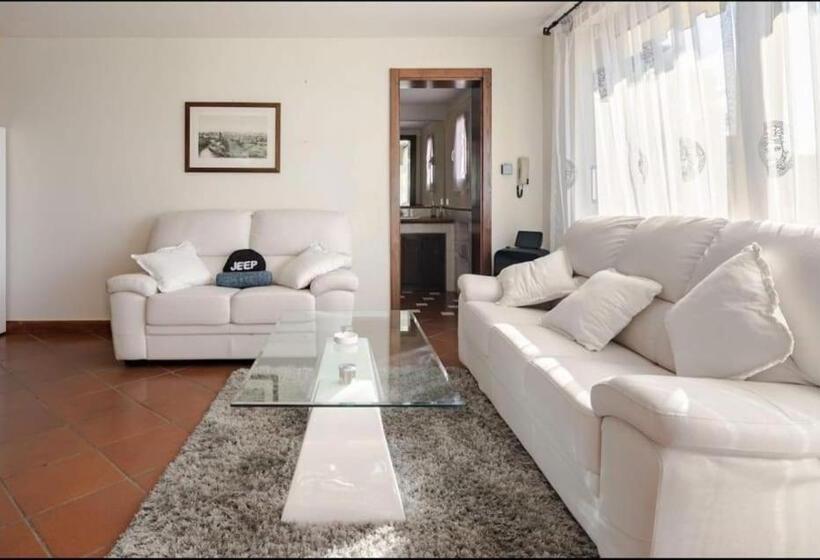 پانسیون Villa Con Piscina Privata   Vista Panoramica   7s   20 Guest