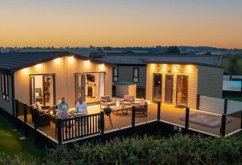 استراحتگاه Heathergate Boutique Holiday Park