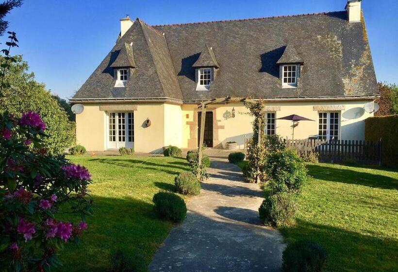 住宿加早餐  By The Lake