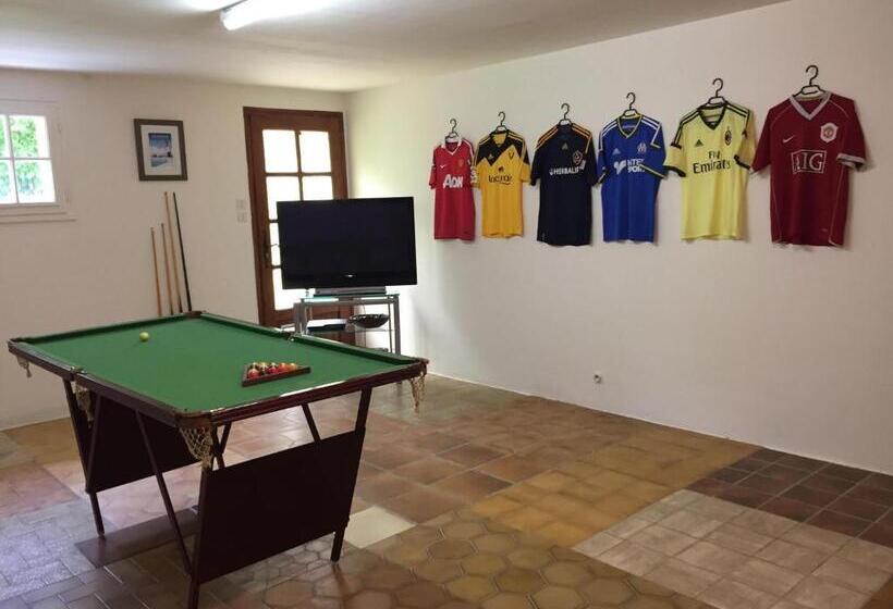 住宿加早餐  By The Lake