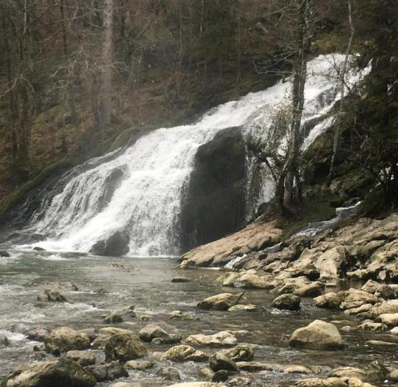 مبيت وإفطار Chambres D Hôtes Des Bauges Route 26 57