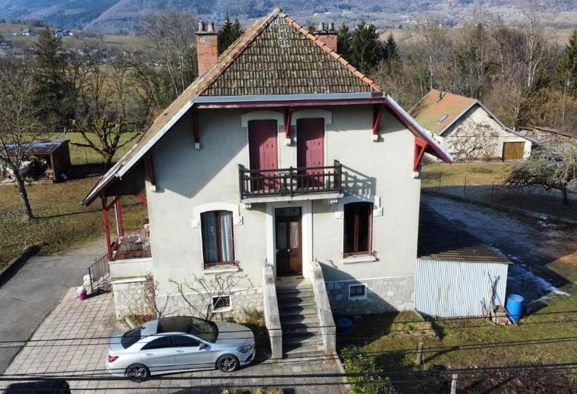 مبيت وإفطار Chambres D Hôtes Des Bauges Route 26 57