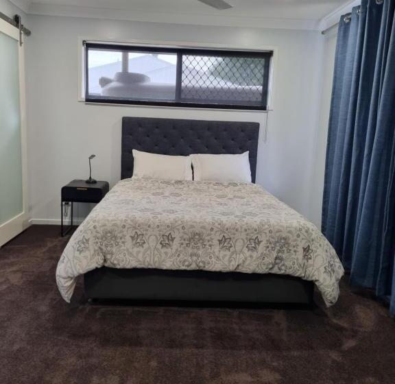هتل Banksia Villa S Kingaroy