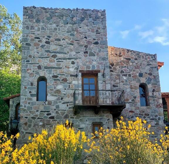هتل Castillo De Piedra Tafi Del Valle