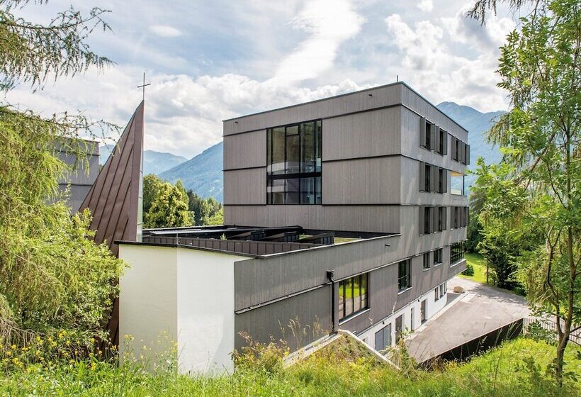 Отель St Michael Alpin Retreat