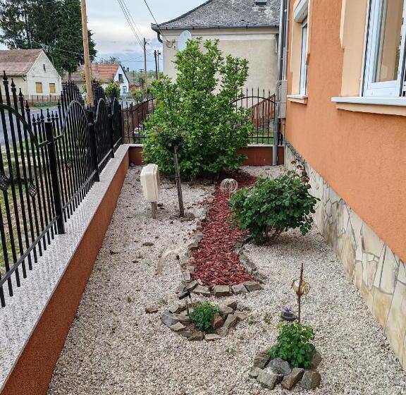 Пансион Zeg Zug Vendégház