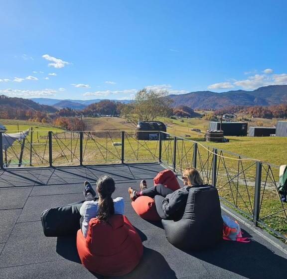 Ursa Mica Glamping Resort