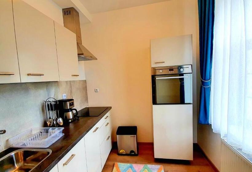 Zur Krone Apart