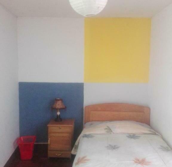 هاستل Hostal Isidoros