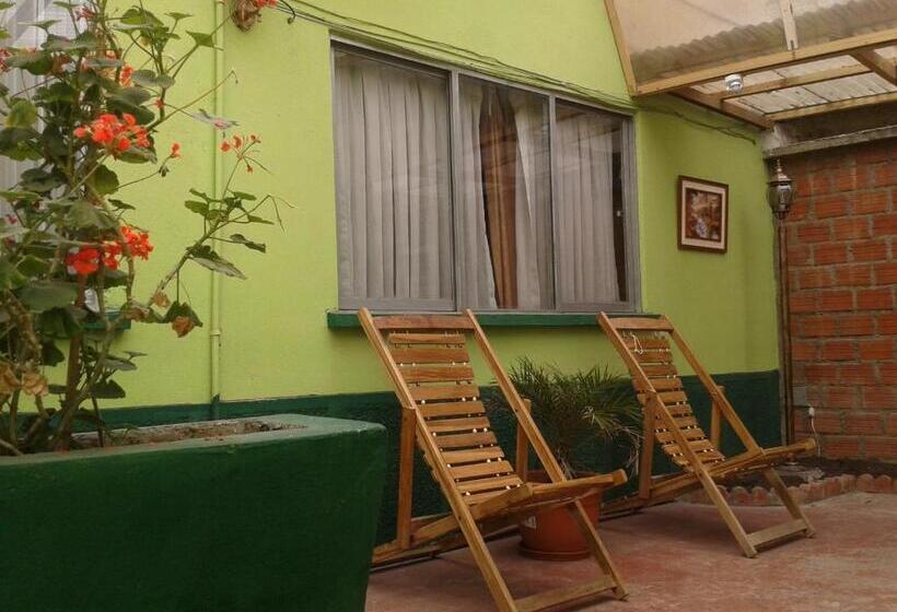 هاستل Hostal Isidoros