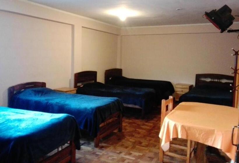 هاستل Hostal Isidoros