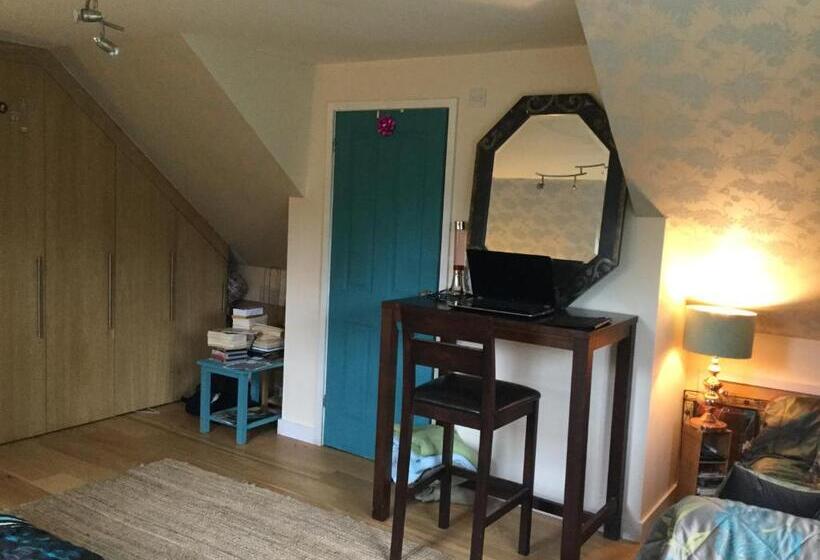 تختخواب و صبحانه Hurstbourne