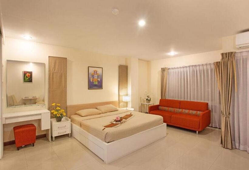 C House & Residence Hotel Amata City