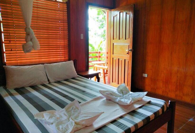 پانسیون Victordelia Hilltop Hostel