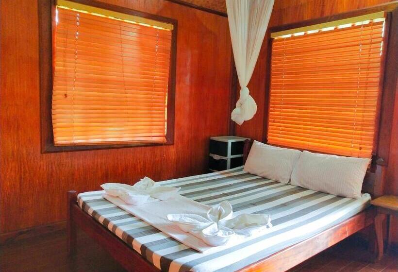 پانسیون Victordelia Hilltop Hostel