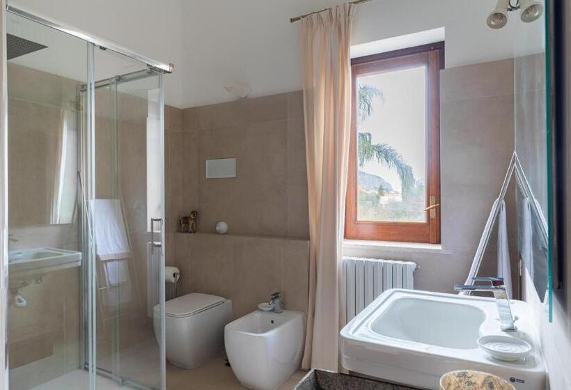 پانسیون Domus Orestea Luxury Suites