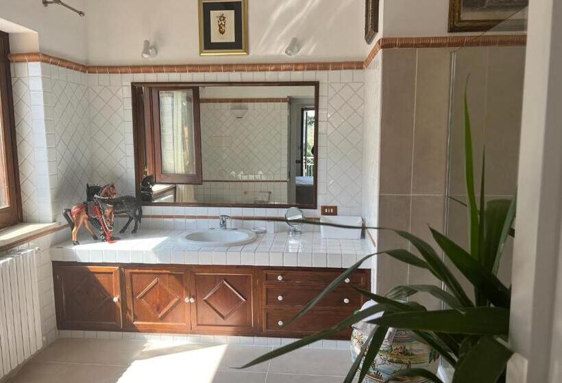 پانسیون Domus Orestea Luxury Suites