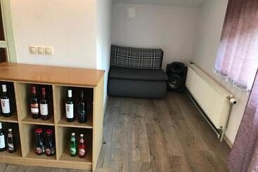 پانسیون Sea & Bbq Apartment , 2nd Floor