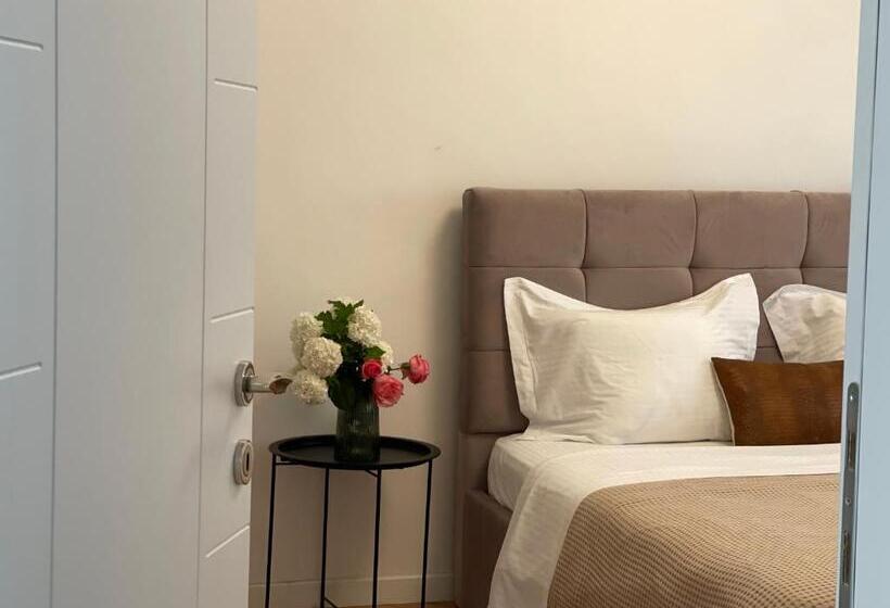 Myslym Shyri S Apartments