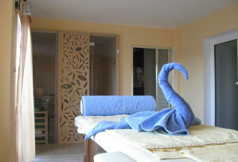 پانسیون Mira Guest House