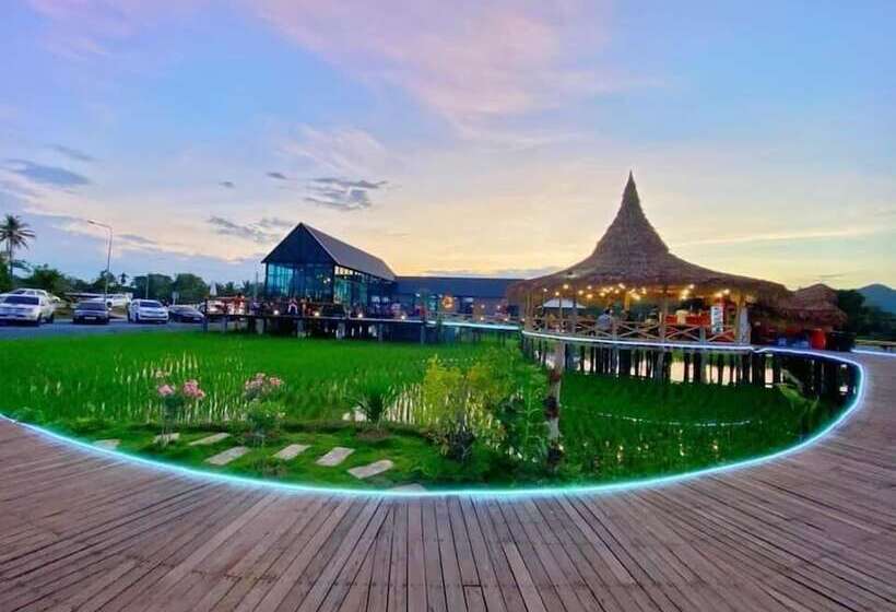 هتل Lanna Homestay