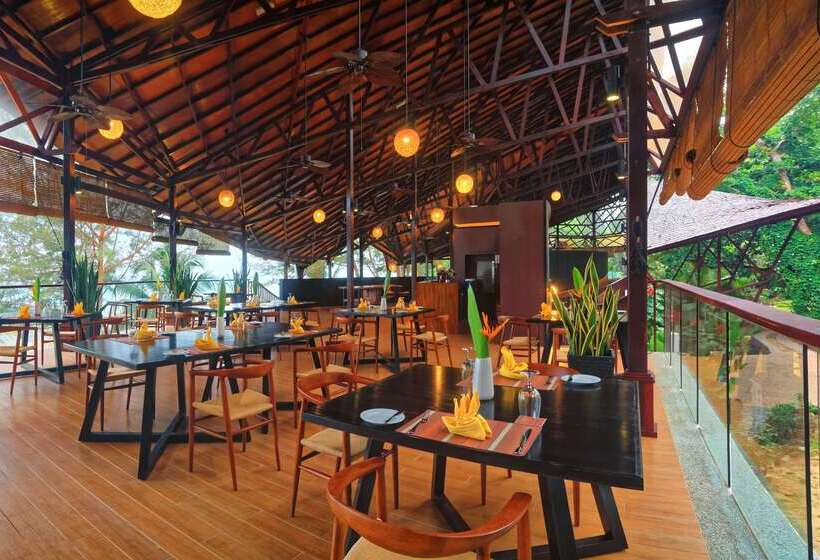 Отель Borneo Eagle Resort