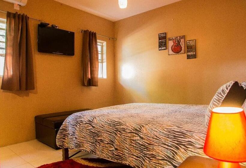 هتل One32 Guest House