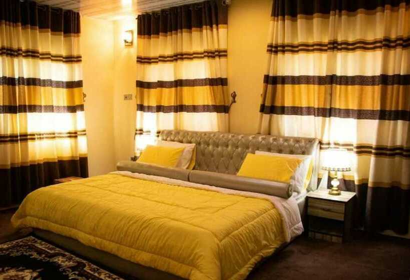 هتل Ralph And Comfort Luxury Suites