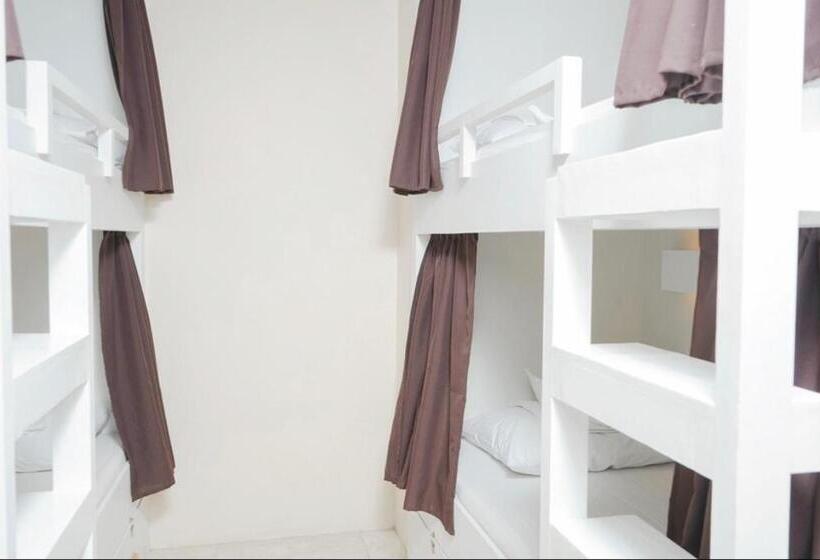 Otel The A Hostel