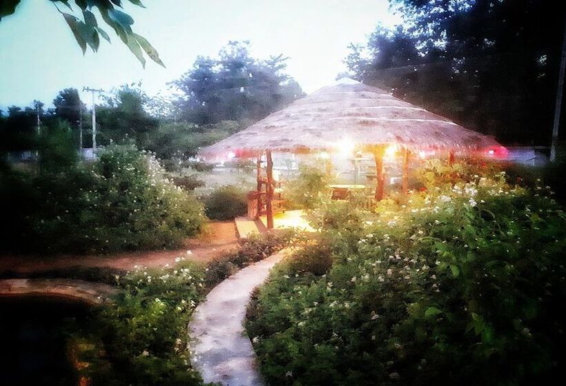 هتل Chomnok Chommai Resort