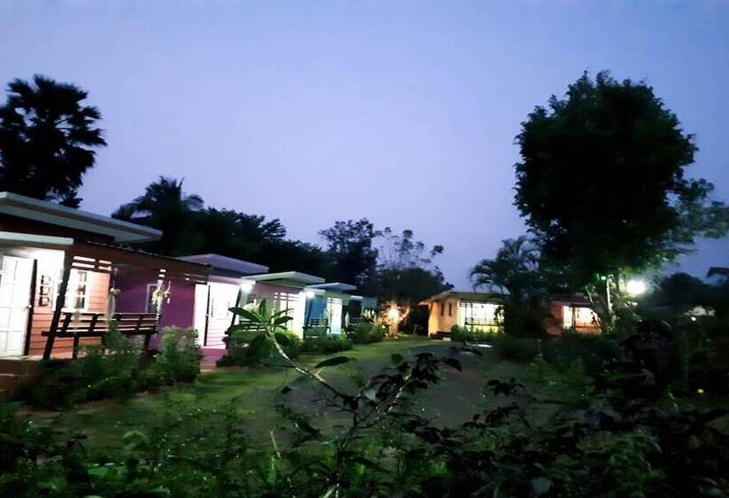 هتل Chomnok Chommai Resort