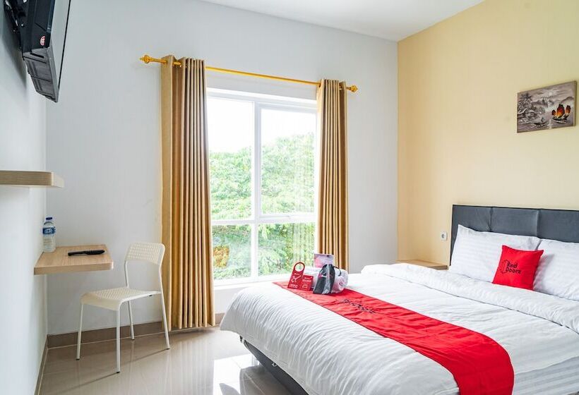 Отель Formerly Reddoorz Plus Near Teras Kota 3