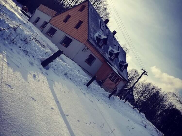 Отель Bohemian Cottage