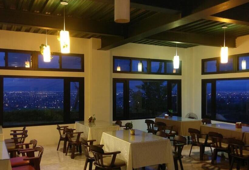 هتل Moonstone Bed And Breakfast