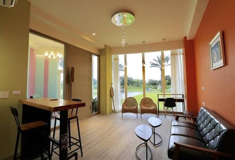 هتل The Riverview Retreats